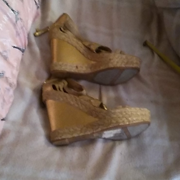 Sandles - Picture 2 of 3